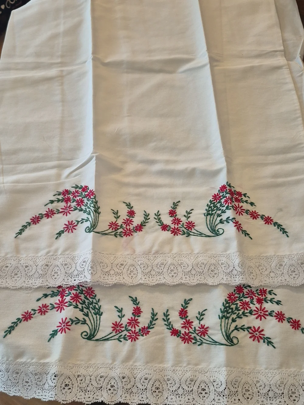 2 Handstitched Cross Stitched Cotton Pillowcase New Red Green Floral Design Lace